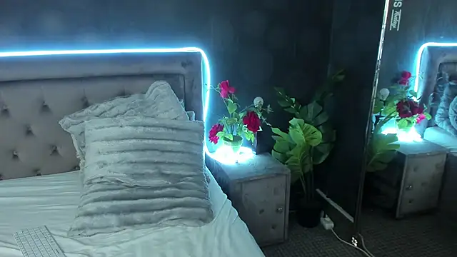 JulietShy online show from 02.16.25