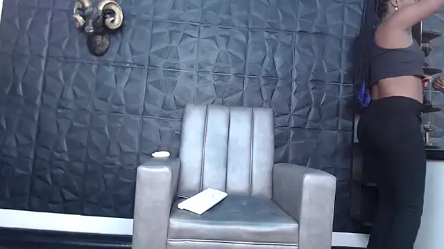 Snapshot of Hanna_Fox_69 chatting on 03.23.25 Hanna Fox 69 online show from 03.23.25