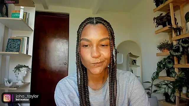 Snapshot of Johaphyton chatting on 01.08.25 Johaphyton online show from 01.08.25