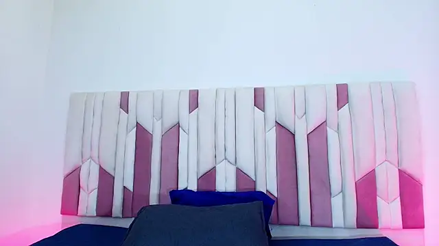 mia stanfort online show from 09.20.25