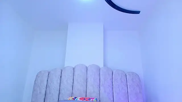 mia stanfort online show from 12.15.25