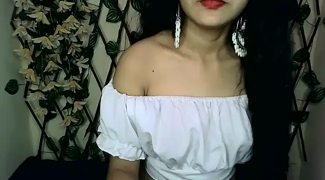 Snapshot of SUZY_FROMUS chatting on 02.02.25 SUZY FROMUS online show from 02.02.25