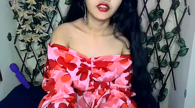 Snapshot of SUZY_FROMUS chatting on 02.07.25 SUZY FROMUS online show from 02.07.25