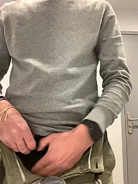 Snapshot of solomec chatting on 12.21.24 solomec online show from 12.21.24