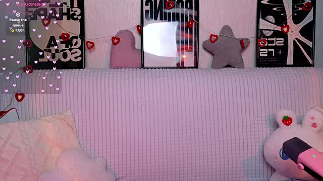 Snapshot of KittiMissi chatting on 05.15.26 KittiMissi online show from 05.15.26