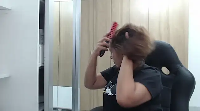 Snapshot of RoxanaLove9 chatting on 01.04.25 RoxanaLove9 online show from 01.04.25