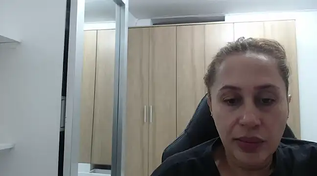 Snapshot of RoxanaLove9 chatting on 01.13.25 RoxanaLove9 online show from 01.13.25