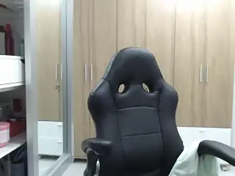 Snapshot of RoxanaLove9 chatting on 02.06.25 RoxanaLove9 online show from 02.06.25