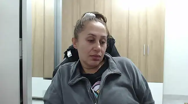 Snapshot of RoxanaLove9 chatting on 02.10.25 RoxanaLove9 online show from 02.10.25