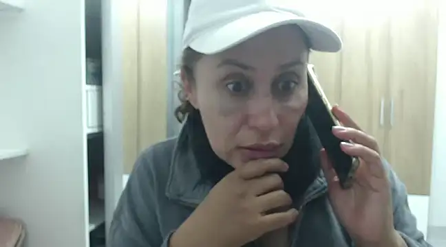 Snapshot of RoxanaLove9 chatting on 02.23.25 RoxanaLove9 online show from 02.23.25