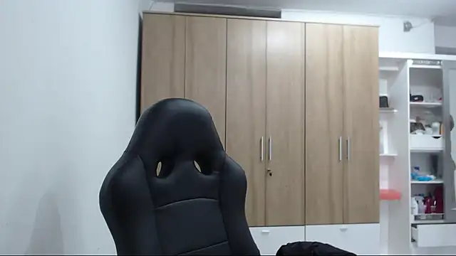 RoxanaLove9 online show from 02.22.26