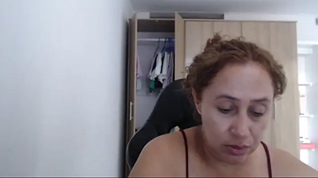 Snapshot of RoxanaLove9 chatting on 04.17.26 RoxanaLove9 online show from 04.17.26