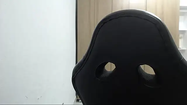 Snapshot of RoxanaLove9 chatting on 04.22.26 RoxanaLove9 online show from 04.22.26