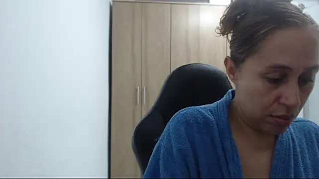 Snapshot of RoxanaLove9 chatting on 05.04.26 RoxanaLove9 online show from 05.04.26