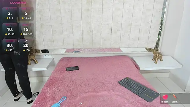 Annie9  online show from 02.14.25