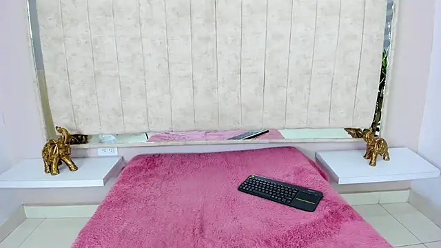 Annie9  online show from 02.20.25