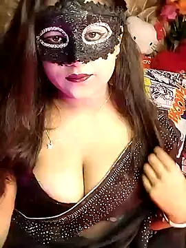 Hottyalia online show from 12.12.24