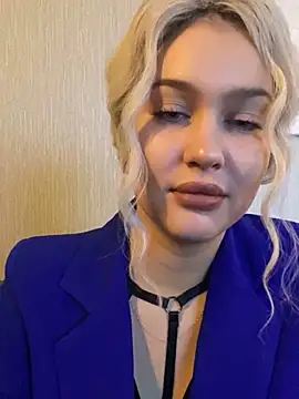 Snapshot of KikiWatson chatting on 01.19.25 KikiWatson online show from 01.19.25