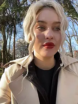 Snapshot of KikiWatson chatting on 01.21.25 KikiWatson online show from 01.21.25