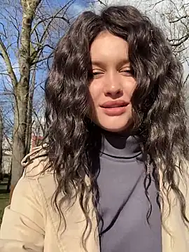 Snapshot of KikiWatson chatting on 02.05.25 KikiWatson online show from 02.05.25