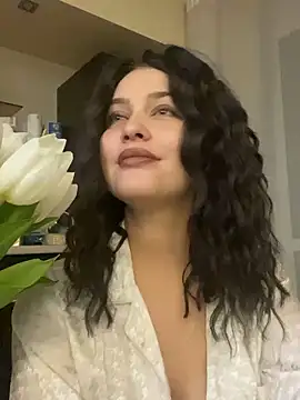 Snapshot of KikiWatson chatting on 02.16.25 KikiWatson online show from 02.16.25