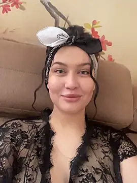 Snapshot of KikiWatson chatting on 02.28.25 KikiWatson online show from 02.28.25