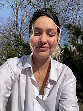 Snapshot of KikiWatson chatting on 03.10.25 KikiWatson online show from 03.10.25