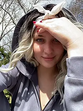 Snapshot of KikiWatson chatting on 03.12.25 KikiWatson online show from 03.12.25