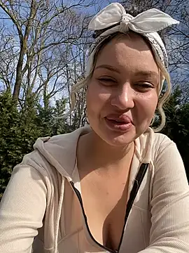 Snapshot of KikiWatson chatting on 03.13.25 KikiWatson online show from 03.13.25