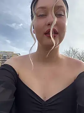 Snapshot of KikiWatson chatting on 03.15.25 KikiWatson online show from 03.15.25