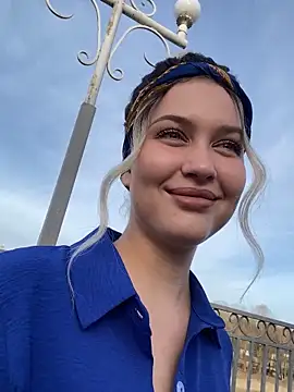 Snapshot of KikiWatson chatting on 03.16.25 KikiWatson online show from 03.16.25