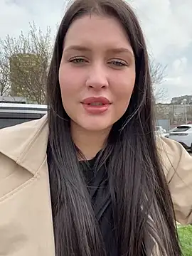 Snapshot of KikiWatson chatting on 03.21.25 KikiWatson online show from 03.21.25