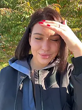 Snapshot of KikiWatson chatting on 09.27.25 KikiWatson online show from 09.27.25