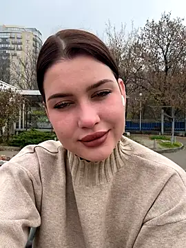 Snapshot of KikiWatson chatting on 11.10.25 KikiWatson online show from 11.10.25