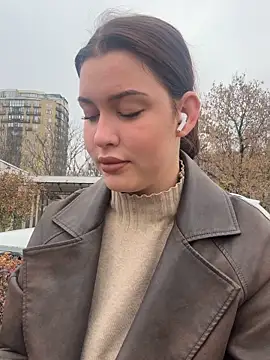 Snapshot of KikiWatson chatting on 11.15.25 KikiWatson online show from 11.15.25