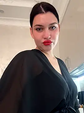 Snapshot of KikiWatson chatting on 11.28.25 KikiWatson online show from 11.28.25