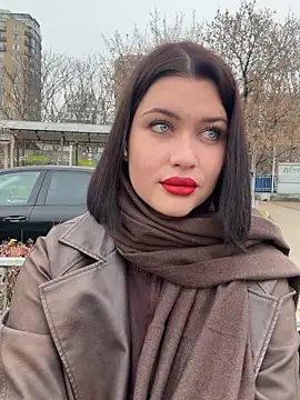 Snapshot of KikiWatson chatting on 12.04.25 KikiWatson online show from 12.04.25