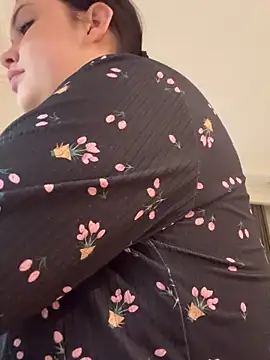 Snapshot of KikiWatson chatting on 12.19.25 KikiWatson online show from 12.19.25