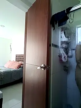 Snapshot of your_red_rose_ chatting on 12.11.24 your red rose online show from 12.11.24