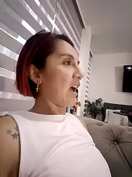 Snapshot of your_red_rose_ chatting on 12.26.24 your red rose online show from 12.26.24