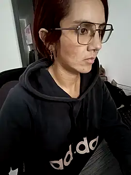 Snapshot of your_red_rose_ chatting on 01.13.25 your red rose online show from 01.13.25