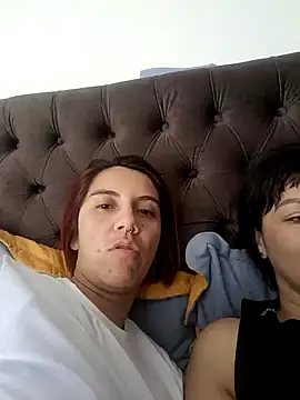 Snapshot of your_red_rose_ chatting on 01.19.25 your red rose online show from 01.19.25