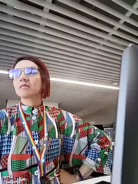 Snapshot of your_red_rose_ chatting on 01.22.25 your red rose online show from 01.22.25