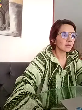 Snapshot of your_red_rose_ chatting on 01.24.25 your red rose online show from 01.24.25