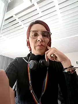 Snapshot of your_red_rose_ chatting on 01.28.25 your red rose online show from 01.28.25