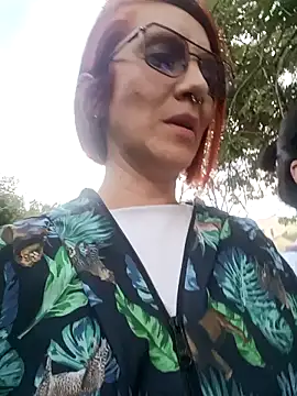 Snapshot of your_red_rose_ chatting on 01.31.25 your red rose online show from 01.31.25