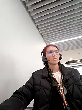 Snapshot of your_red_rose_ chatting on 03.06.25 your red rose online show from 03.06.25