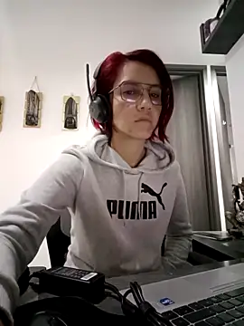 Snapshot of your_red_rose_ chatting on 03.10.25 your red rose online show from 03.10.25