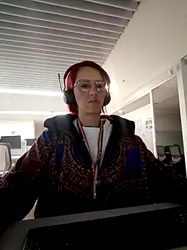 Snapshot of your_red_rose_ chatting on 03.12.25 your red rose online show from 03.12.25