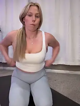 Snapshot of MmadiMonroe chatting on 02.02.26 MmadiMonroe online show from 02.02.26